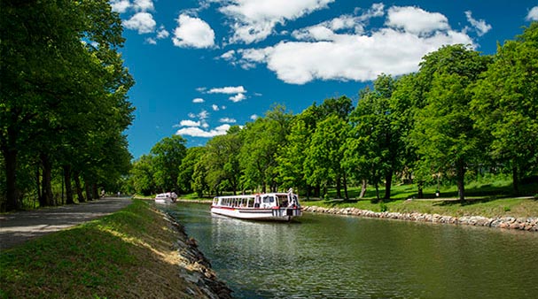 Djurgården Runt med båt i Stockholm